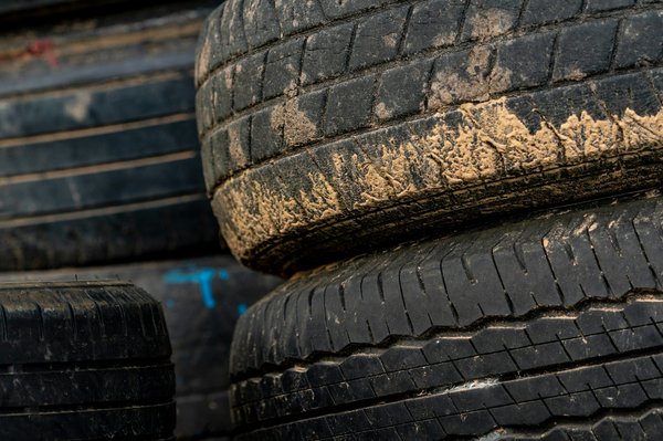 Exploring the Impact of Tire Compounds on Vehicle Handling Across Varied UK Weather Conditions